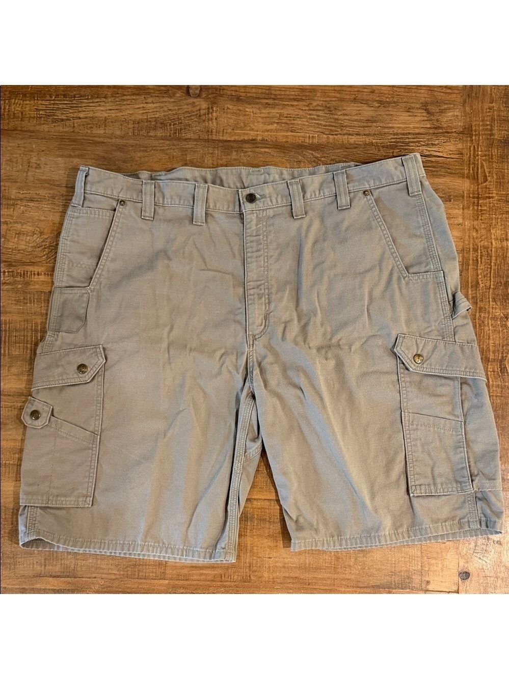 Men’s Carhartt Relaxed Fit Cargo Shorts Size 46 Khaki or Tan color. Look New